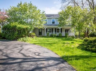 6702 Foxboro Ct, Brighton, MI 48116