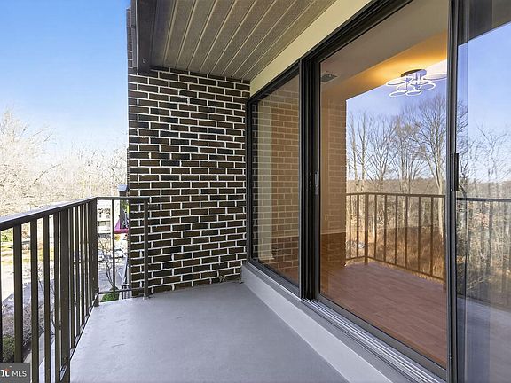 4th image of 4400 Island Pl APT 302