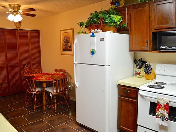 3rd image of 728 Wright Ct