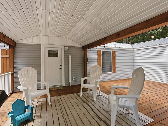 4th image of 1028 N Pointe