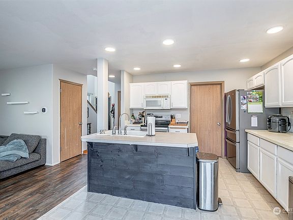 5th image of 8921 160th Street Ct E