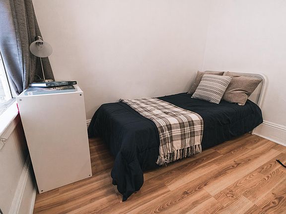 5th image of 640 Clay St #2