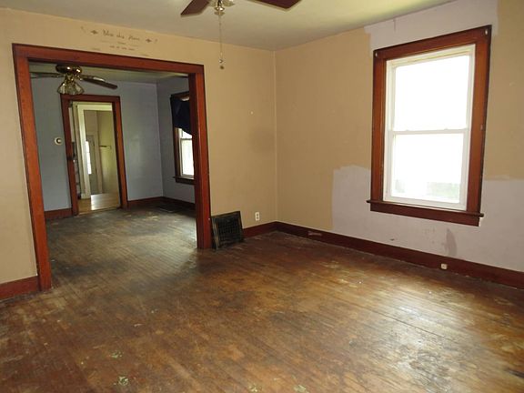 5th image of 306 S Pike St
