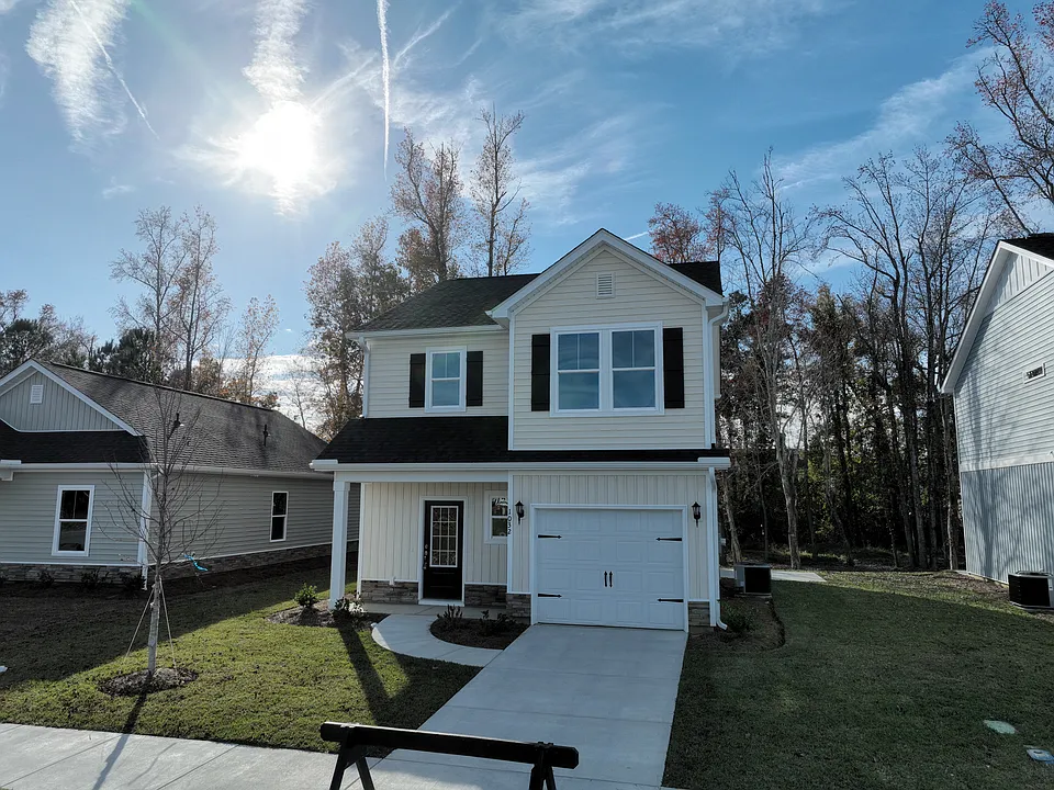 1032 Moen Loop