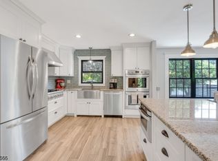 15 Laurel Ct, Verona, NJ 07044