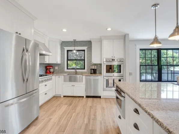 15 Laurel Ct, Verona Twp., NJ 07044