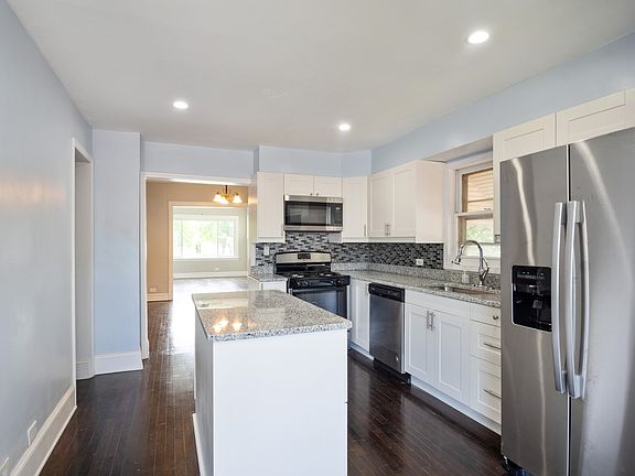 4th image of 5556 W Warwick Ave