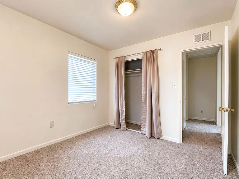 404 Normandy St — Photo 7