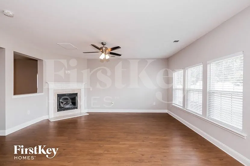 3 bed, 3.5 bath, 2224 sqft, $2,565 — Photo 4