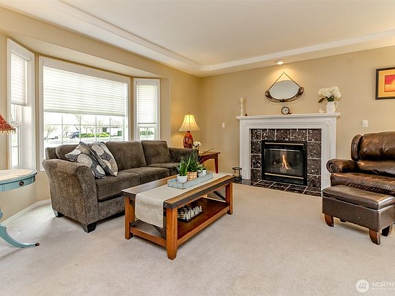 5th image of 3016 18th Street SE