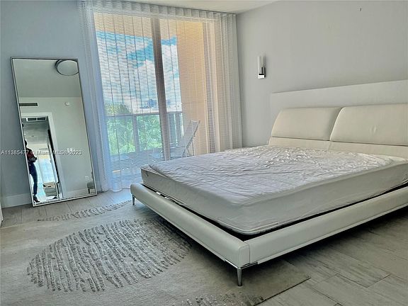 5th image of 1455 Ocean Dr APT 606