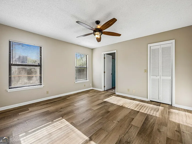 132 Woodvalley Dr — Photo 14