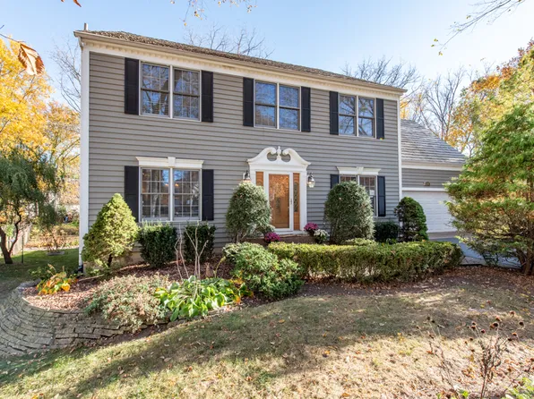 683 Framingham Ct, Gurnee, IL 60031