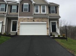 651 Freedom Dr, Carnegie, PA 15106