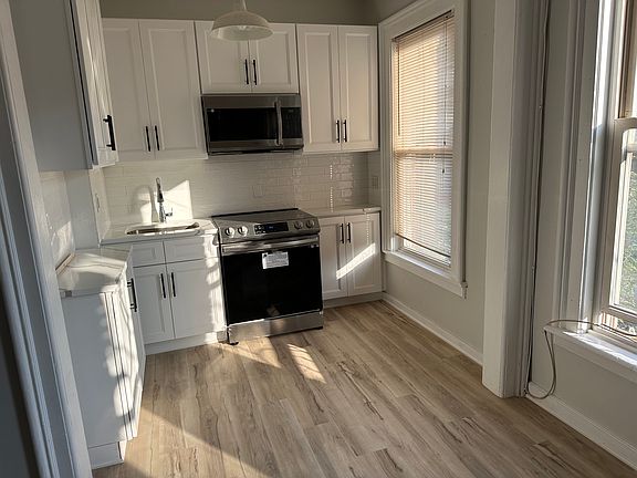 4th image of 145 Bradley St #2nd