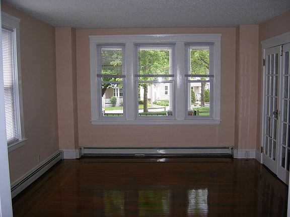 4th image of 55 Wellesley Ave