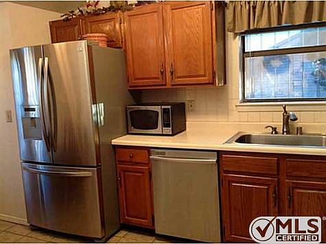 4th image of 613 Hempstead Dr