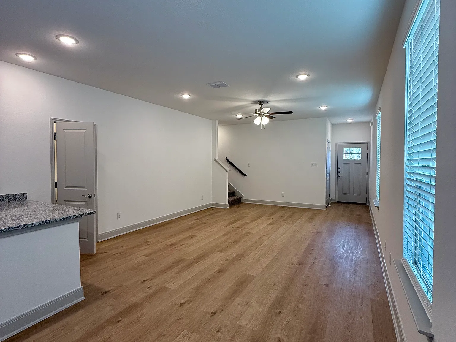 3 bed, 2.5 bath, 1505 sqft, $1,648 — Photo 4