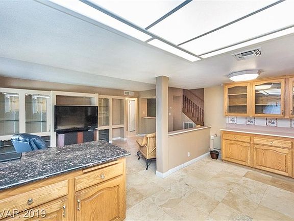 5th image of 343 Esquina Dr