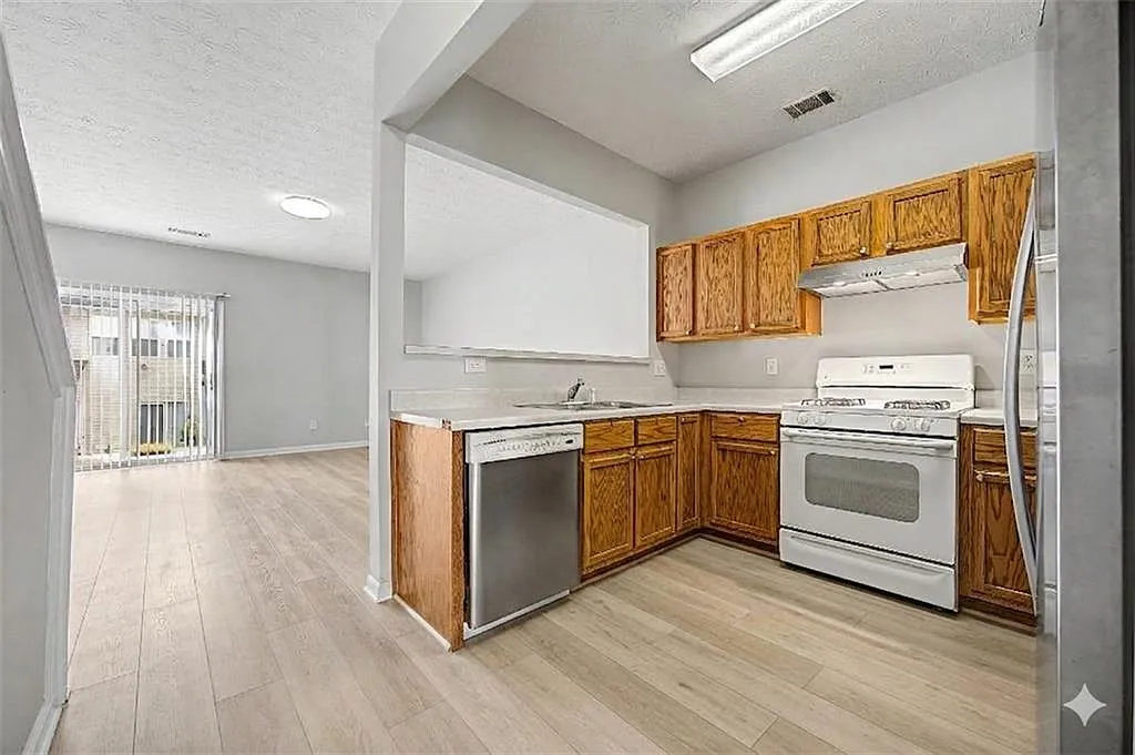 2 bed, 2.5 bath, 1398 sqft, $1,850 — Photo 3