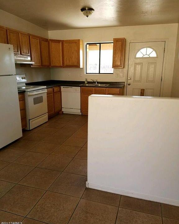 1st image of 3602 E Blacklidge Dr Unit 1