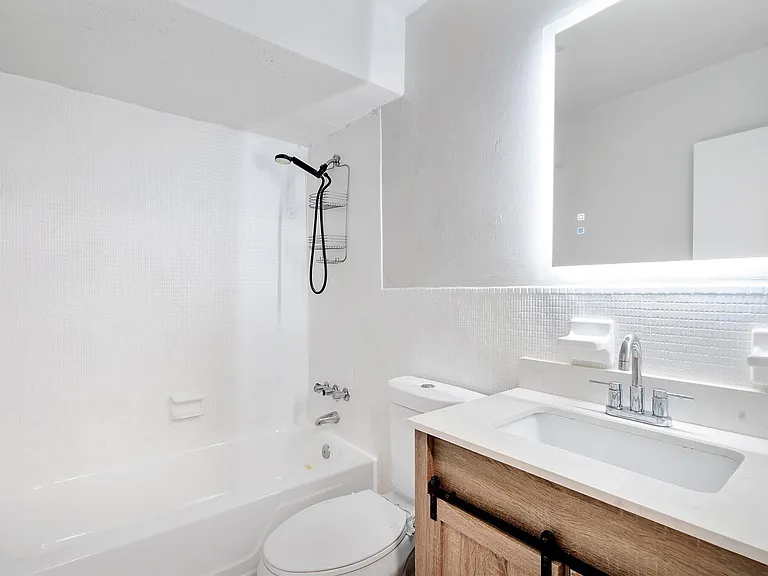 1638 Plunkett St #2 — Photo 17