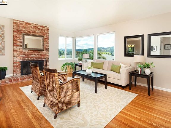 2nd image of 3469 Fleetwood Dr