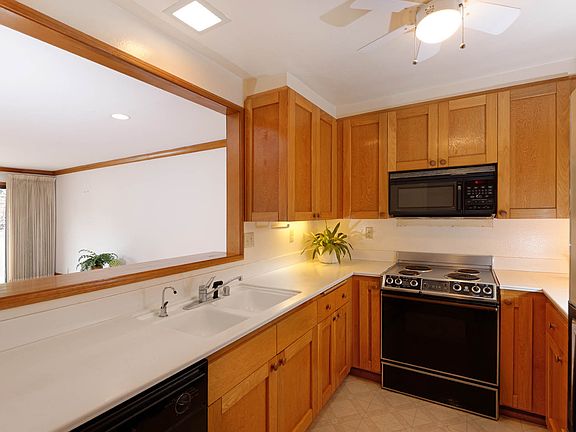5th image of 8840 Villa La Jolla Dr Unit 220