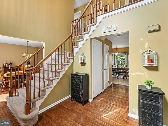 3rd image of 4 Stanford Pl