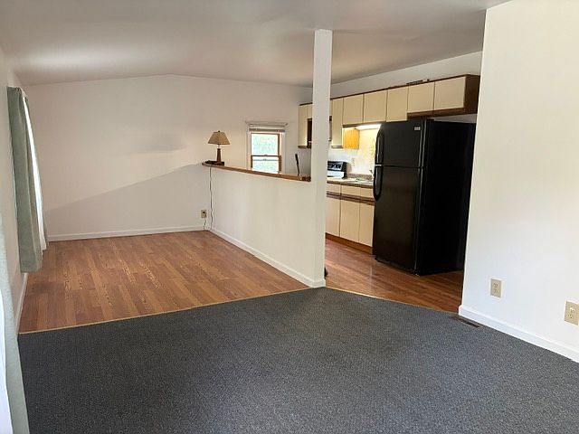 1st image of 252 Greenfield Ave #2