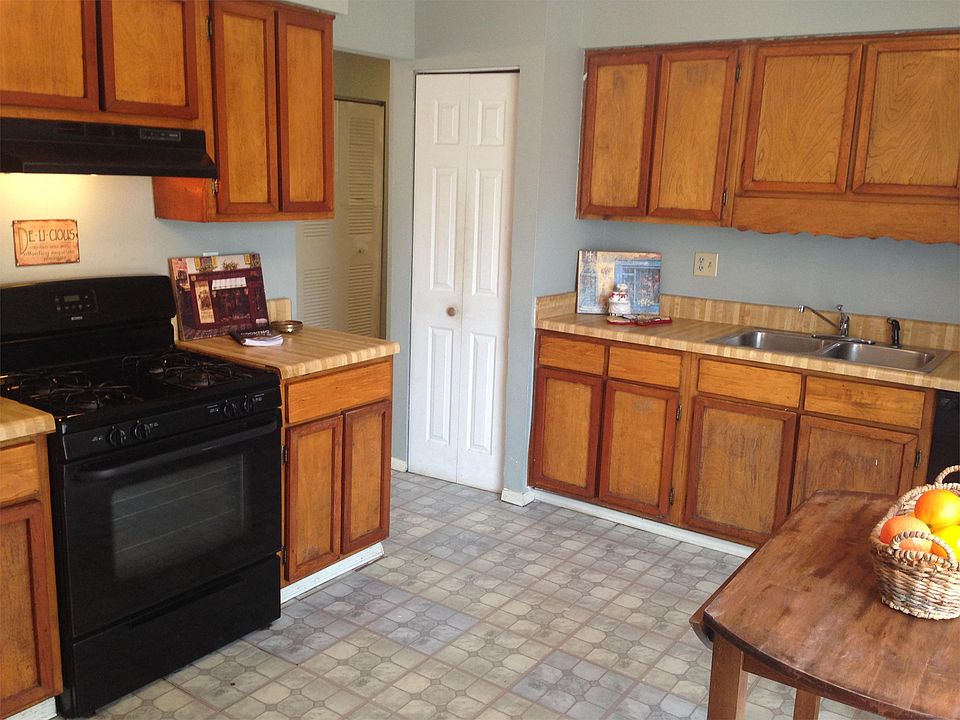 Spacious and Sunny Kitchen has Eat-in Area.
