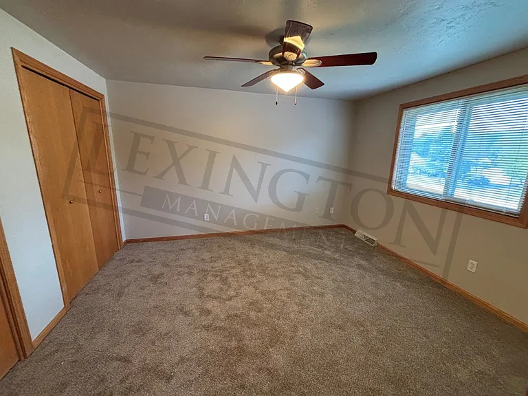 3222 Lakeview Dr — Photo 11