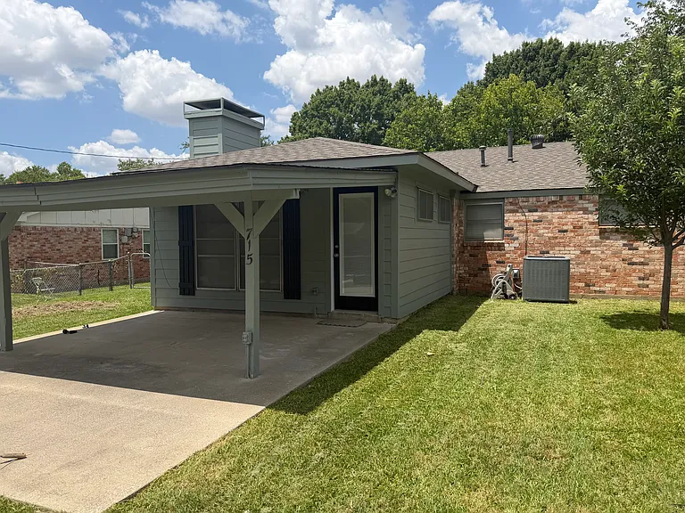 715 Kindred Ln — Photo 28
