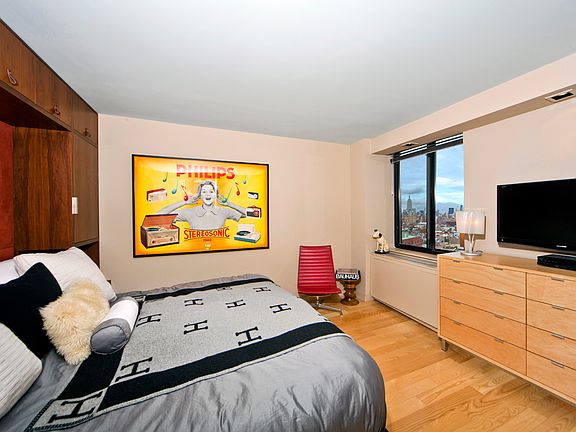 5th image of 677 Washington St #18D