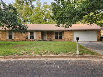 302 Blackjack Dr, Palestine, TX, 75803