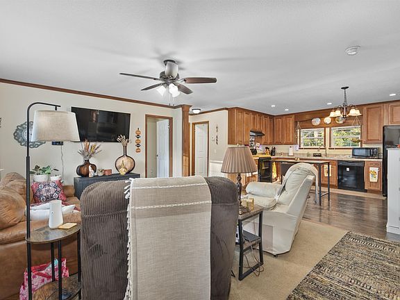 4th image of 708 Tinker Ln