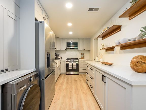 5th image of 1100 Sharon Park Dr APT 13