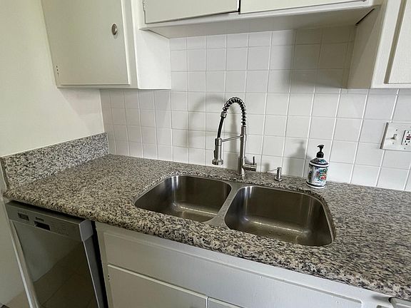 5th image of 1005 Hill St APT 5
