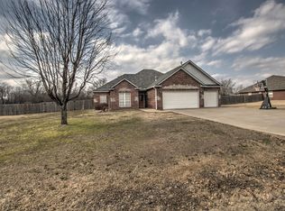 22212 Riverwood Dr, Claremore, OK 74019