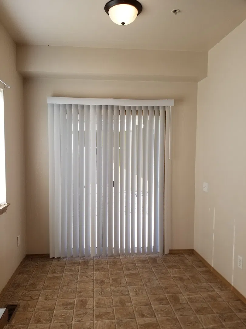 916 N Bluffwood Lane — Photo 3