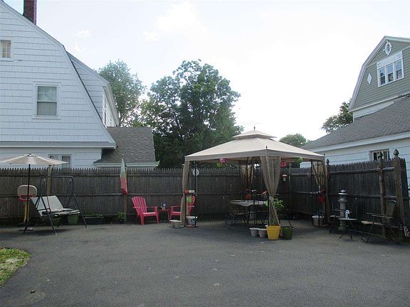 5th image of 150 Oakwood Ave