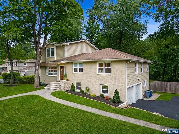 2nd image of 254 Ruckman Avenue
