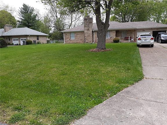 2nd image of 3830 E Glencairn Ln