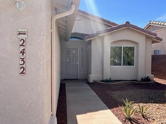 3rd image of 2432 E Sage Dr