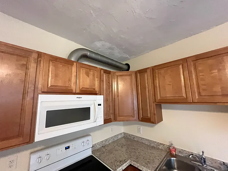 149 N Guilford Ave — Photo 23