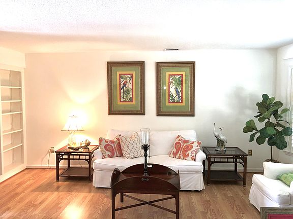 4th image of 2331 W Palmer Dr