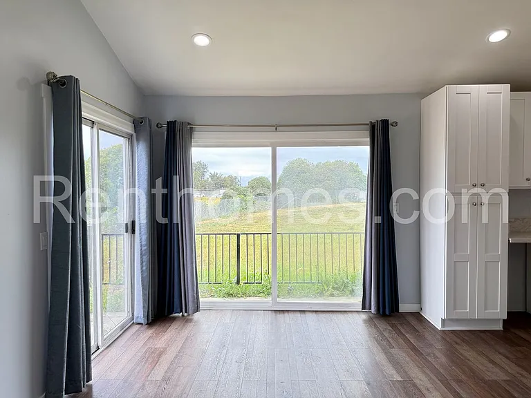 1410 Shoshone St — Photo 5
