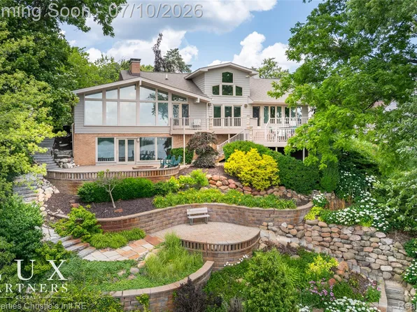 24 Hiawatha Dr, Battle Creek, MI 49015
