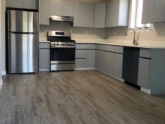 2nd image of 901 Clarence Ave Floor 3
