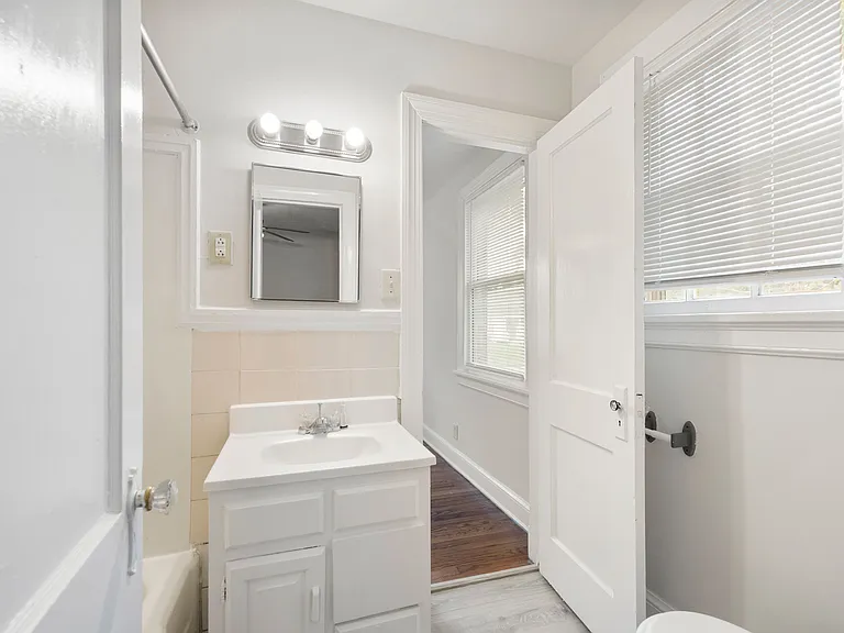 504 Pelham Dr — Photo 8